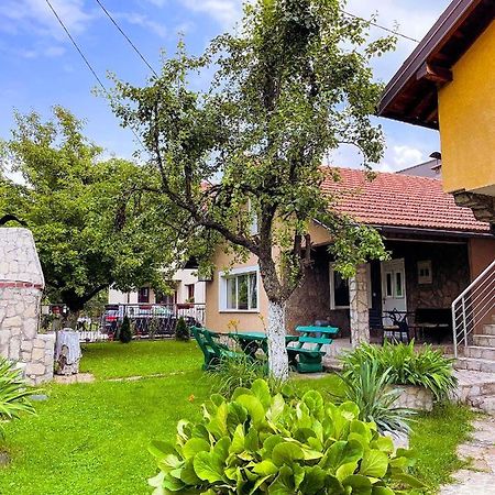 Adella Appartement Sarajevo Buitenkant foto