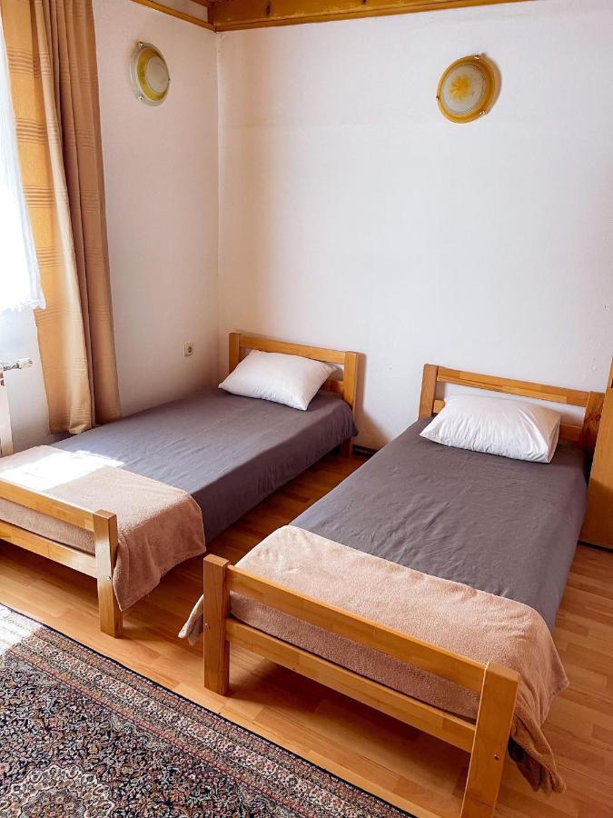 Adella Appartement Sarajevo Buitenkant foto
