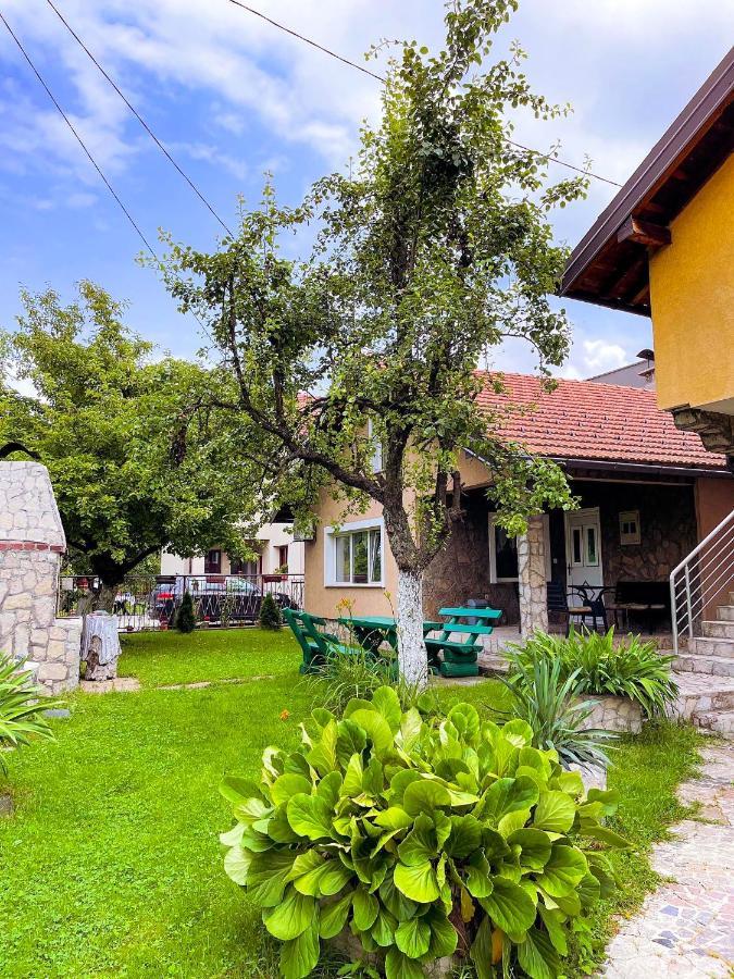 Adella Appartement Sarajevo Buitenkant foto