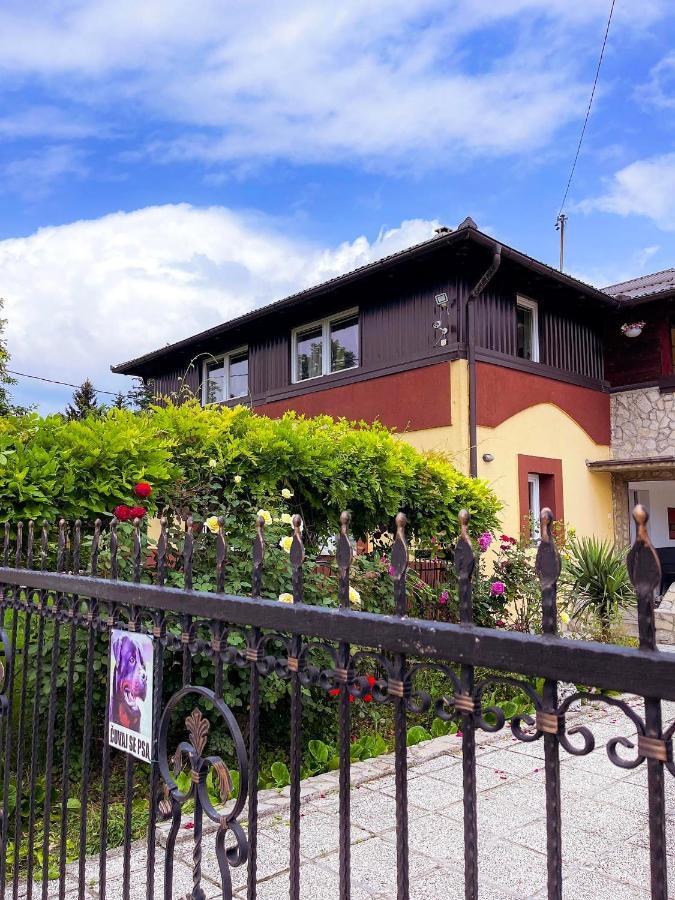 Adella Appartement Sarajevo Buitenkant foto