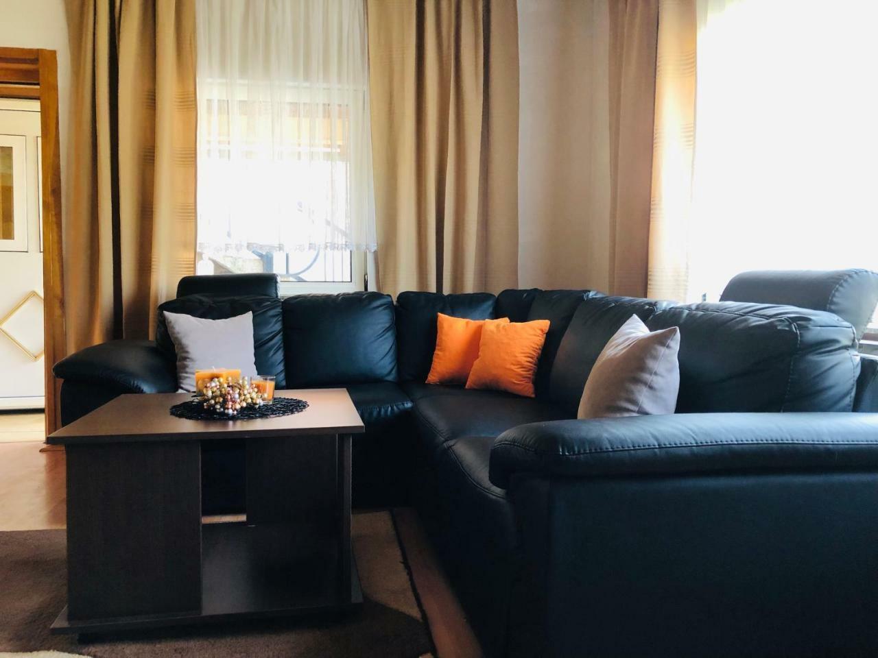 Adella Appartement Sarajevo Buitenkant foto