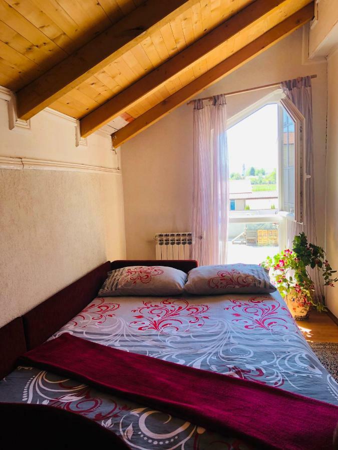 Adella Appartement Sarajevo Buitenkant foto