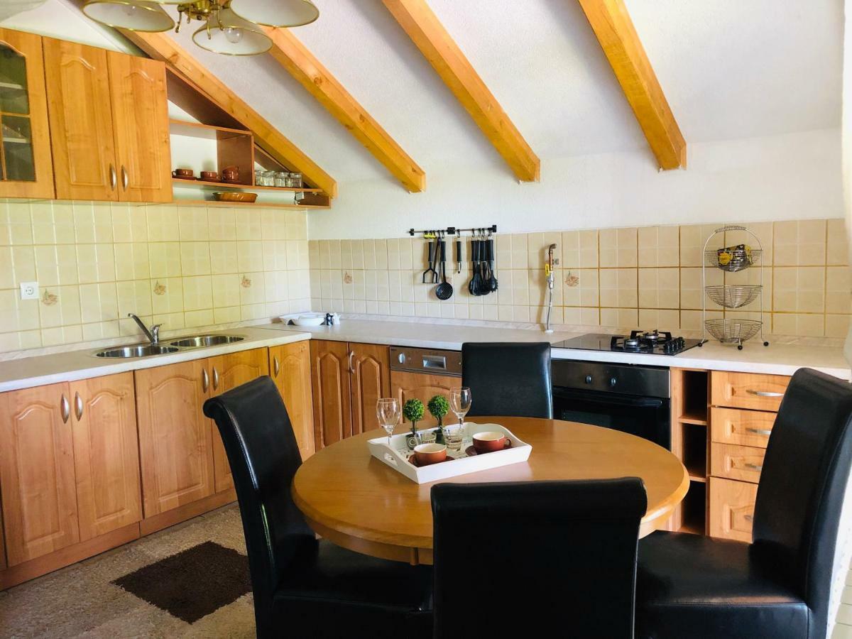 Adella Appartement Sarajevo Buitenkant foto